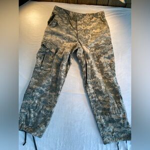 US Army Combat Military Uniform ACU Trousers Pants Medium Short Camo Fatigues